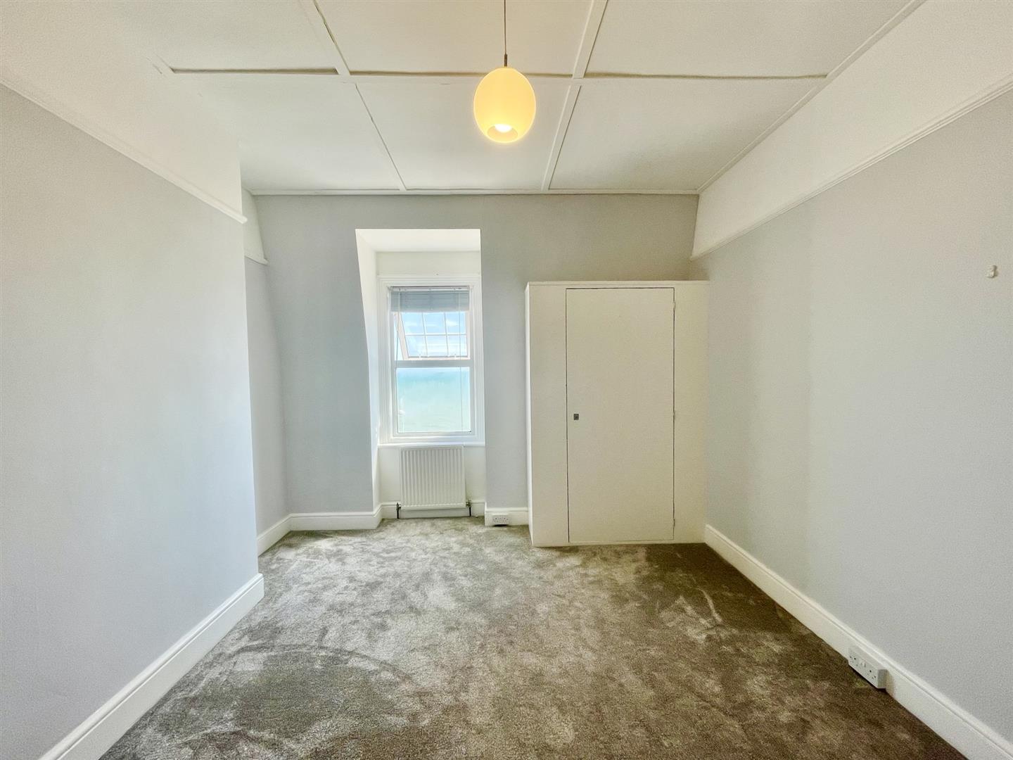 3 bed property in De La Warr Parade, Bexhill-On-Sea